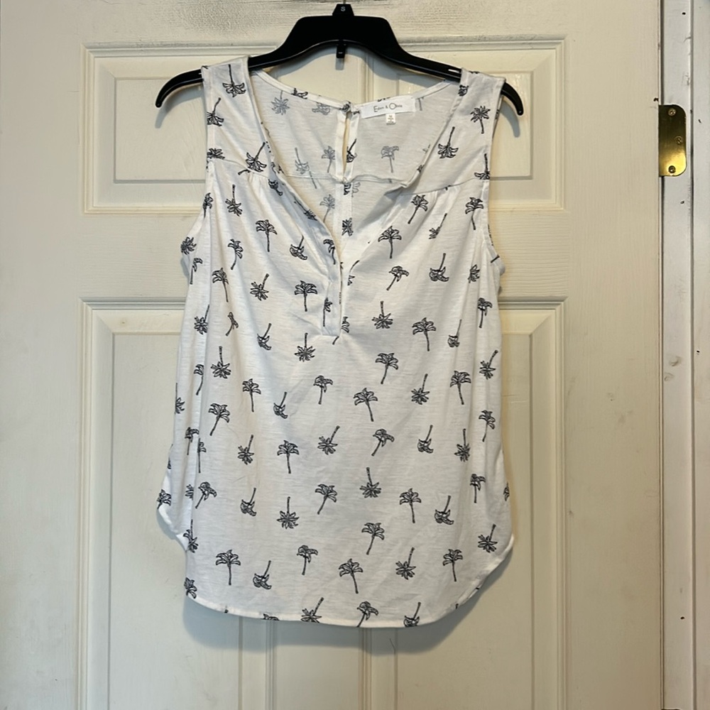Eden & Olivia Sleeveless Palm Tree Print Top Size Medium